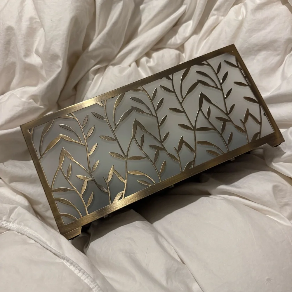 ❤️‍🔥3/$10 Or FREE BUNDLE ITEM✨ Gold Leaf Pattern Tea Light Candle Holder
